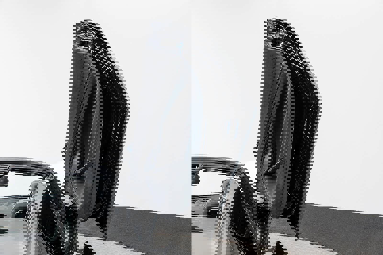 Used 2023 McLaren 720S Spider image 35