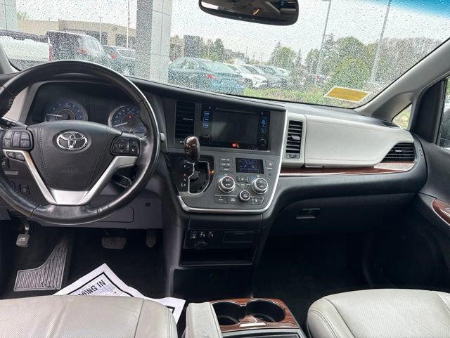 Used 2017 Toyota Sienna Limited AWD/4WD image 33