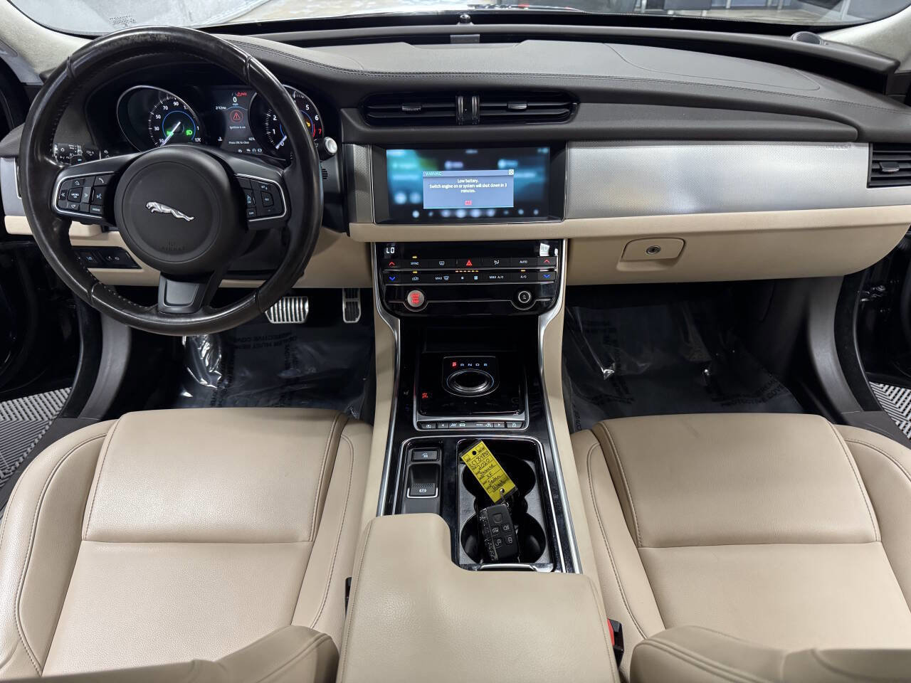 Used 2020 Jaguar XF Premium image 41