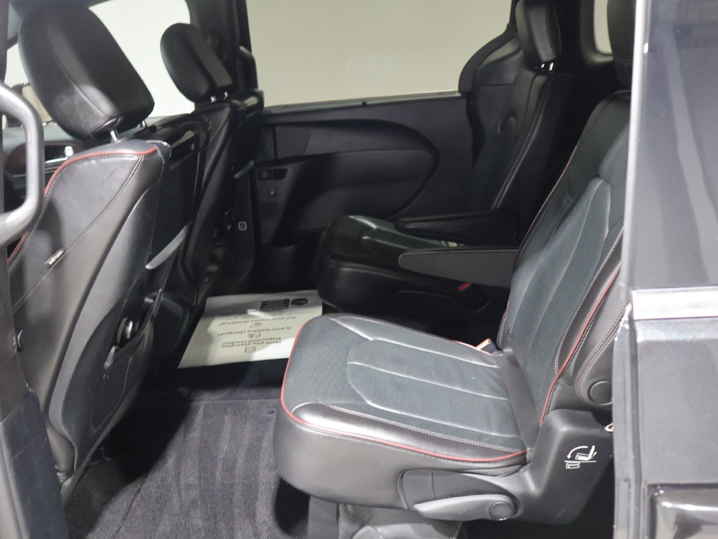 Used 2020 Chrysler Pacifica Limited FWD image 19