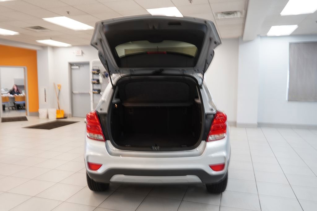 Used 2019 Chevrolet Trax LT w/ LT Convenience Package image 9