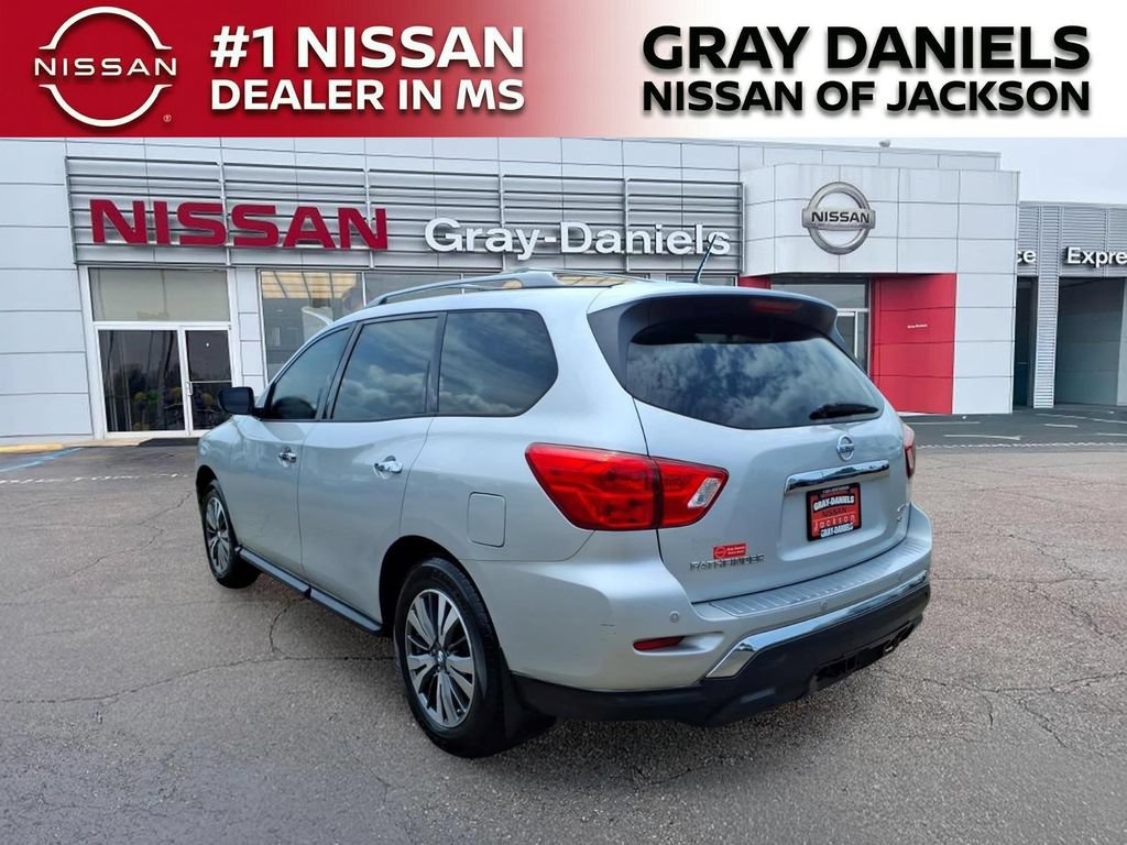Used 2017 Nissan Pathfinder SL w/ SL Tech Package AWD/4WD image 5