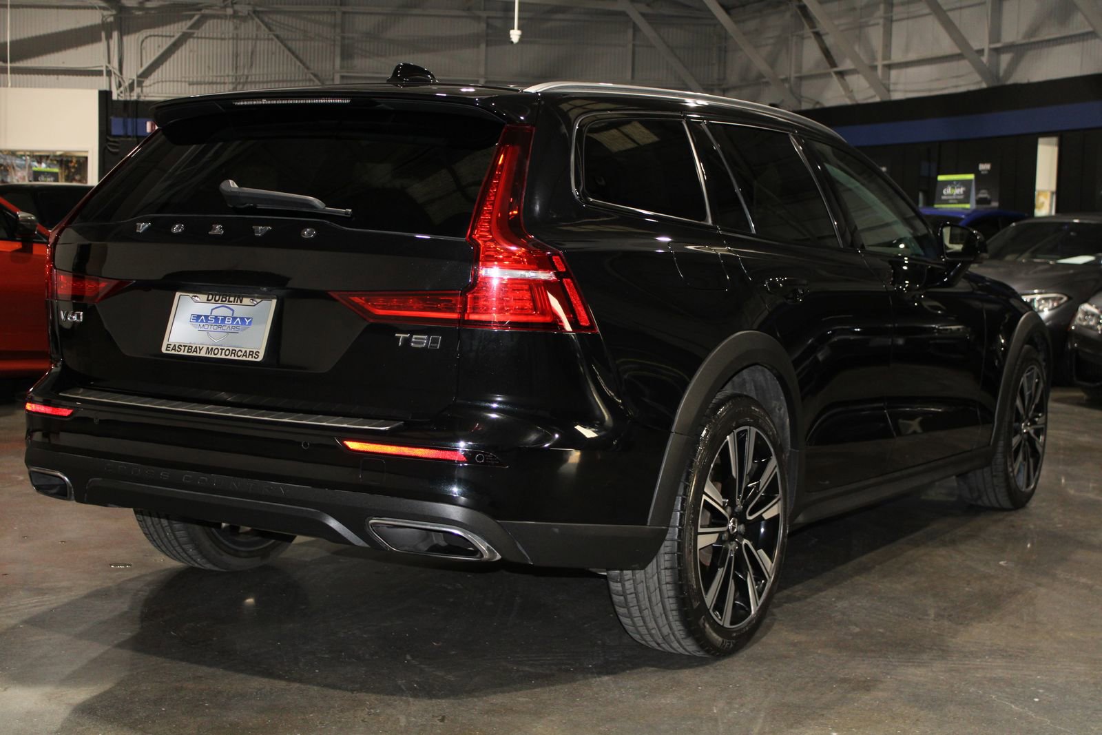 Used 2021 Volvo V60 T5 Cross Country w/ Climate Package image 10