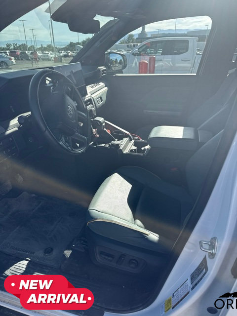 Used 2025 Toyota 4Runner Trailhunter AWD/4WD image 20