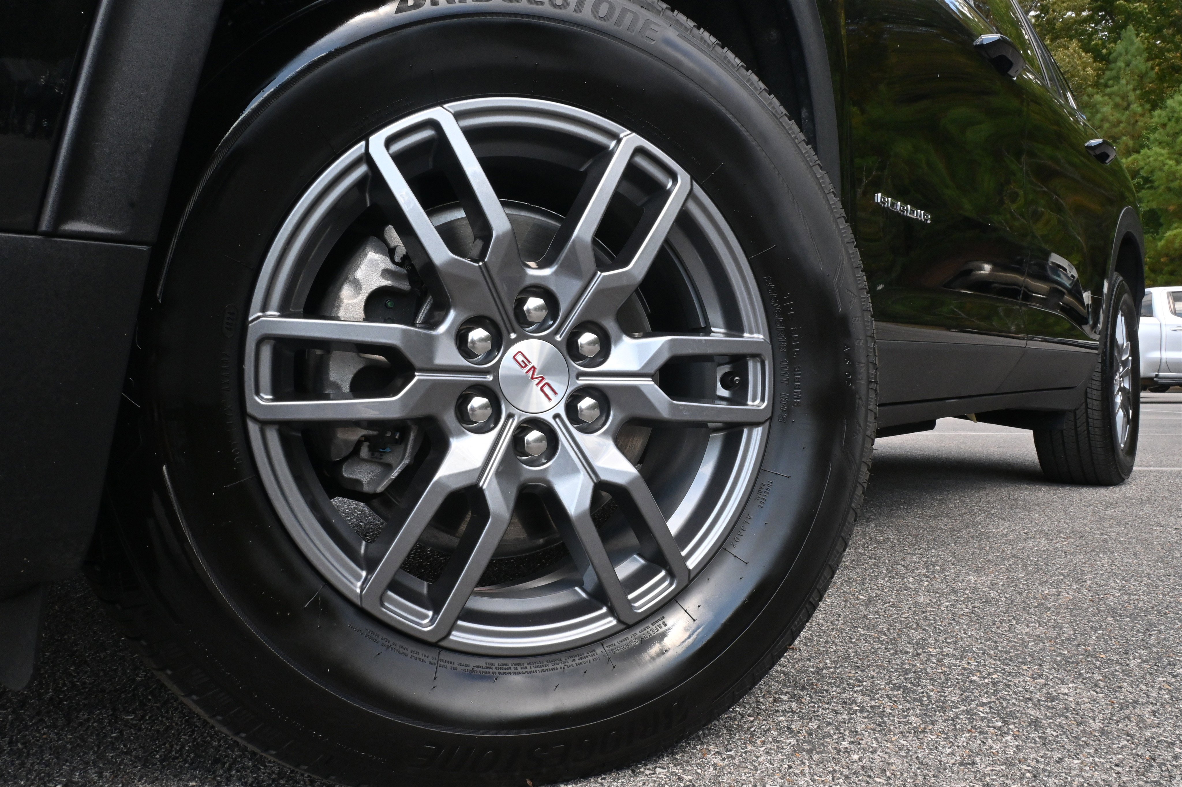 Used 2025 GMC Acadia Elevation image 36