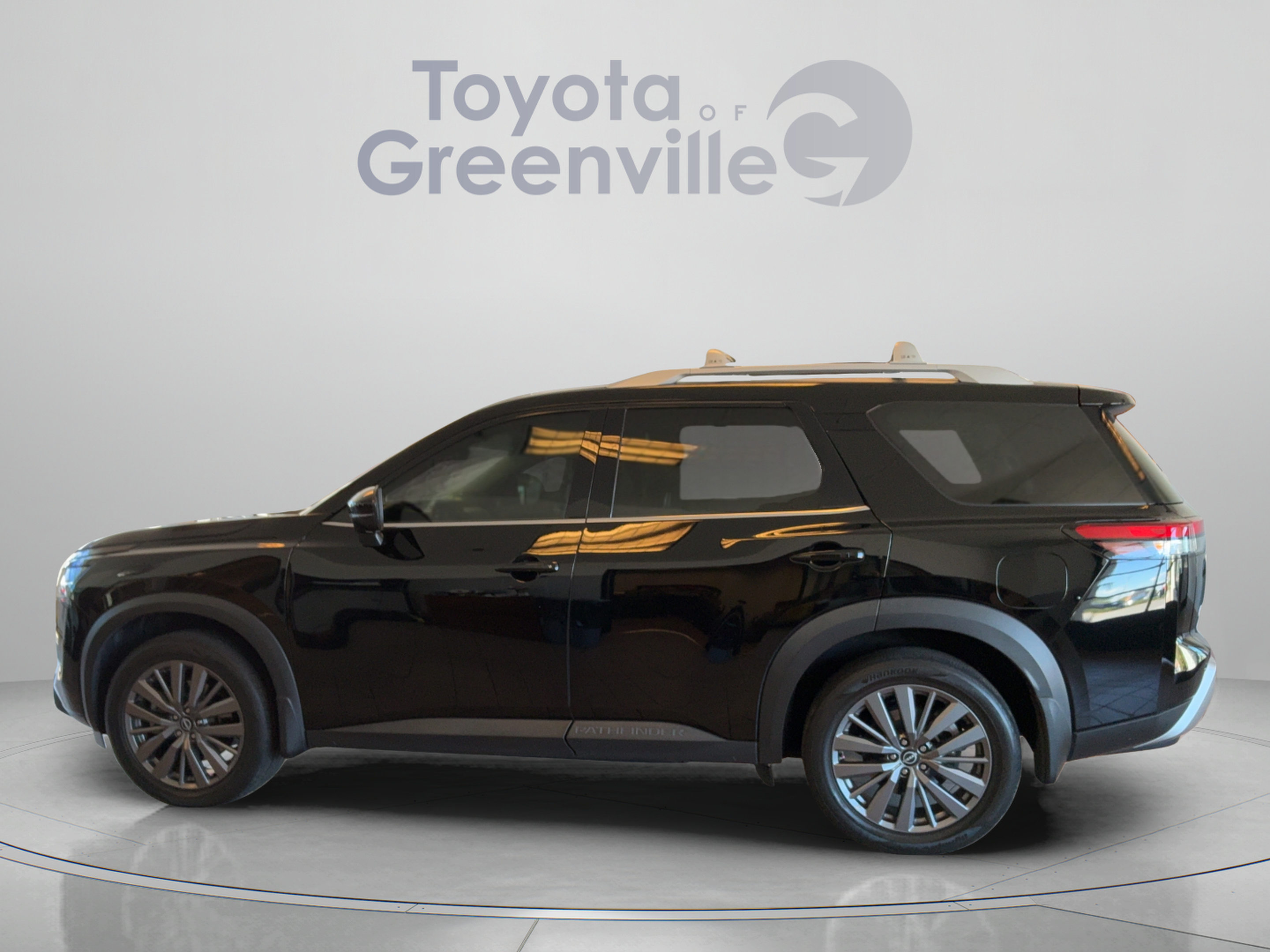 Used 2024 Nissan Pathfinder SL w/ SL Premium Package FWD image 2
