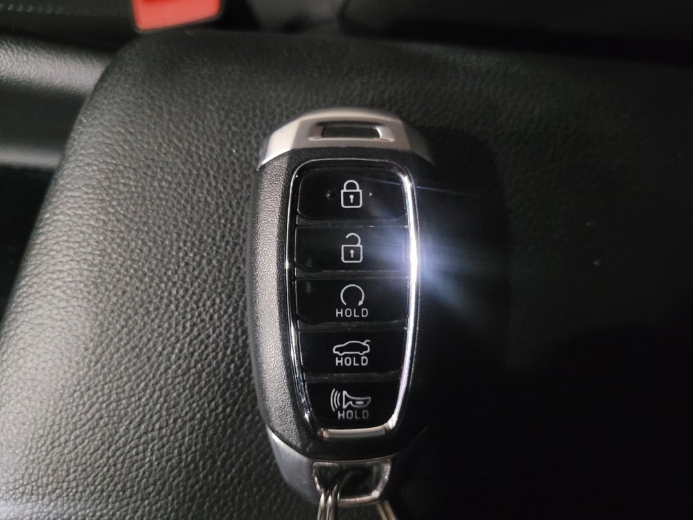 Used 2023 Hyundai Elantra SEL w/ Convenience Package image 32