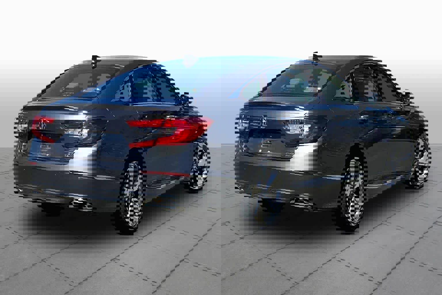 Used 2018 Honda Accord Touring image 13