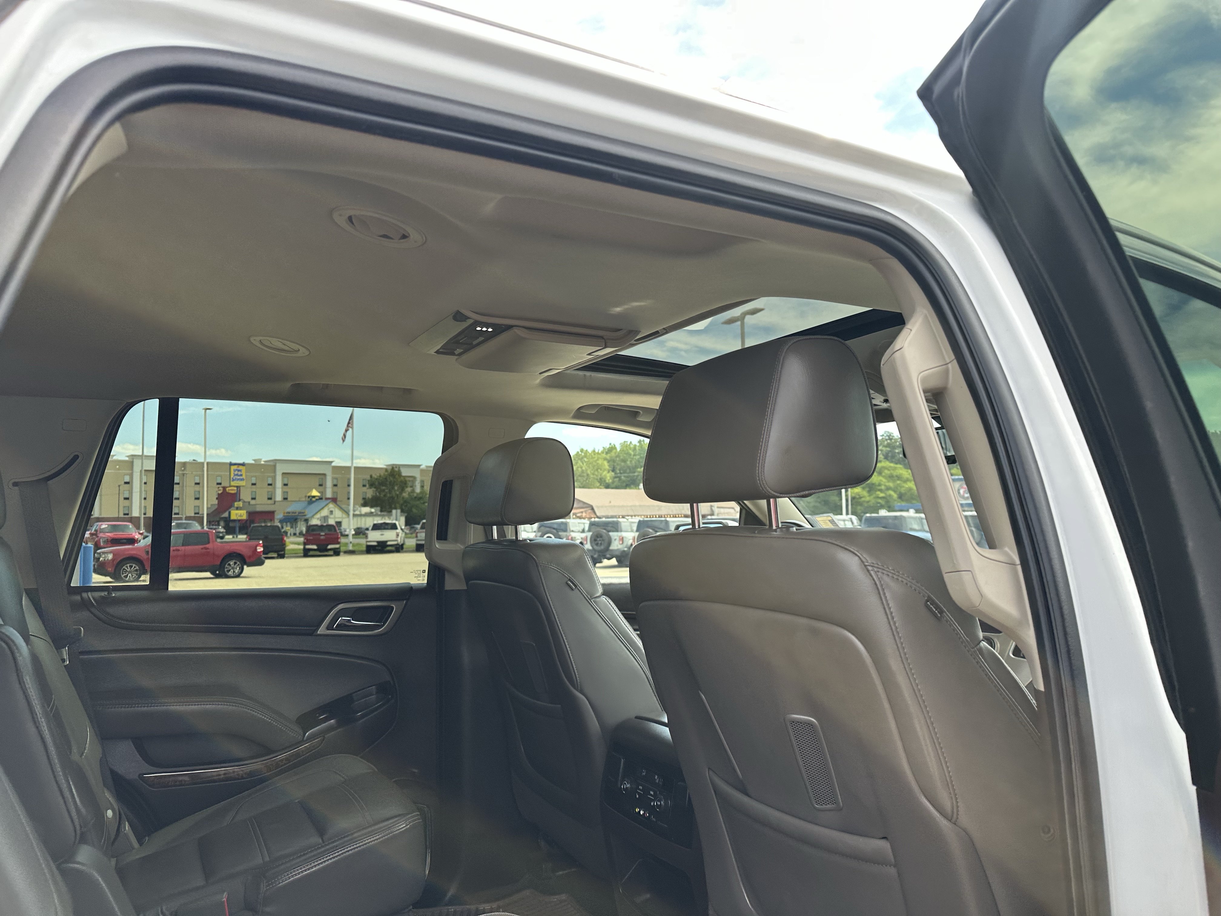 Used 2015 GMC Yukon Denali w/ Open Road Package AWD/4WD image 11