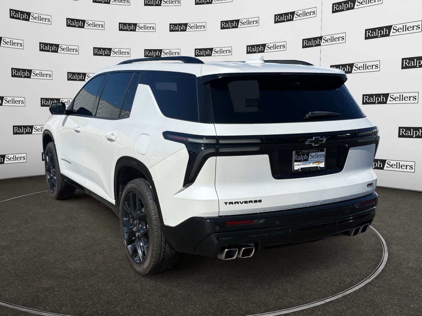 Used 2024 Chevrolet Traverse RS FWD image 4