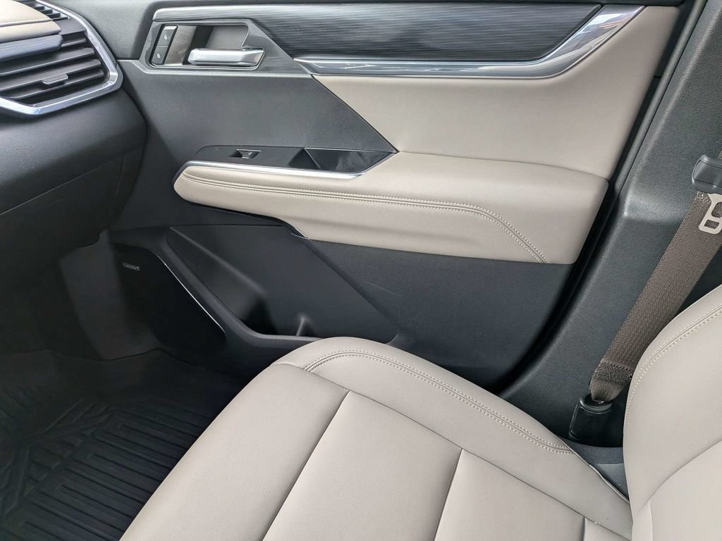 Used 2024 GMC Acadia Elevation w/ Luxury Package FWD image 17