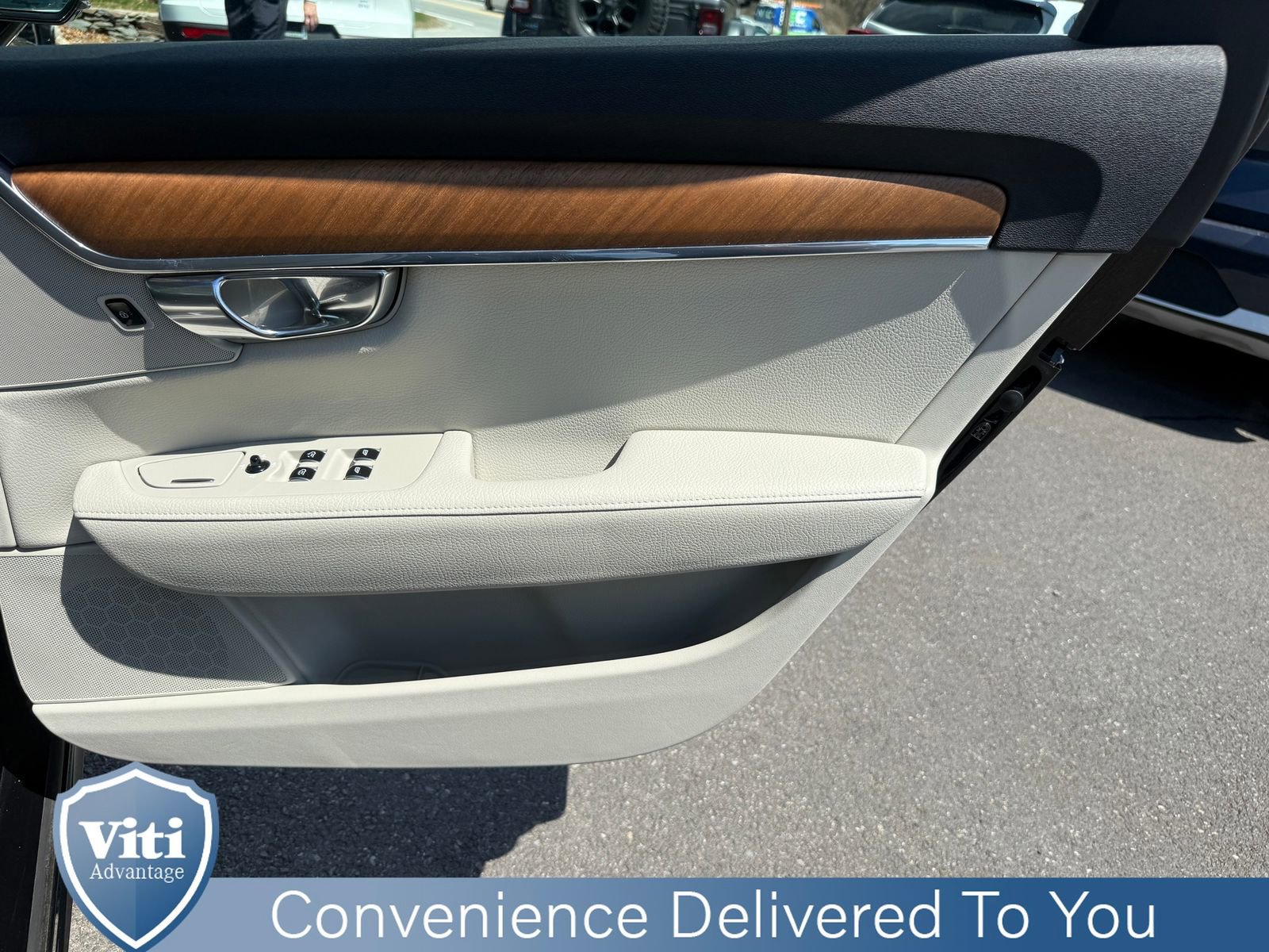 Used 2021 Volvo S90 T6 Momentum image 25