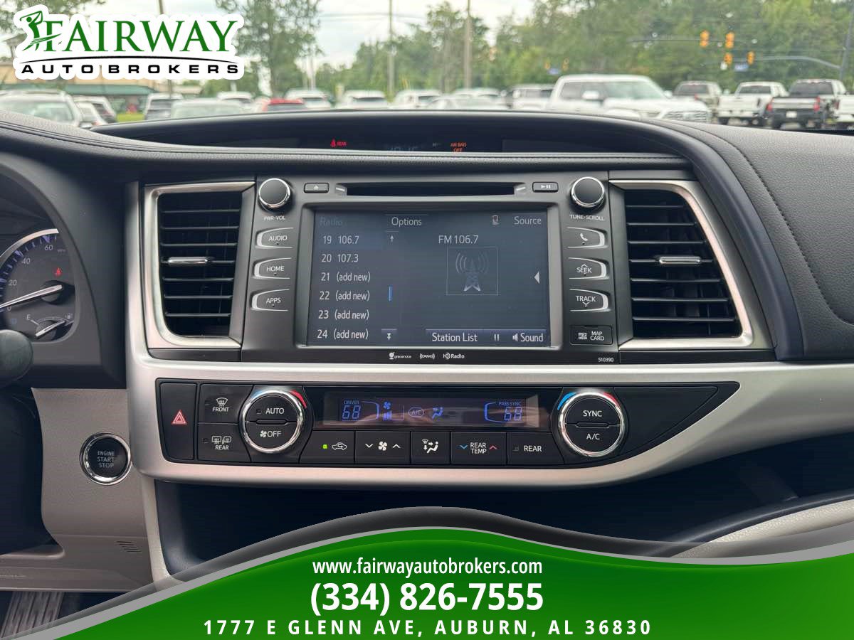 Used 2019 Toyota Highlander XLE FWD image 23