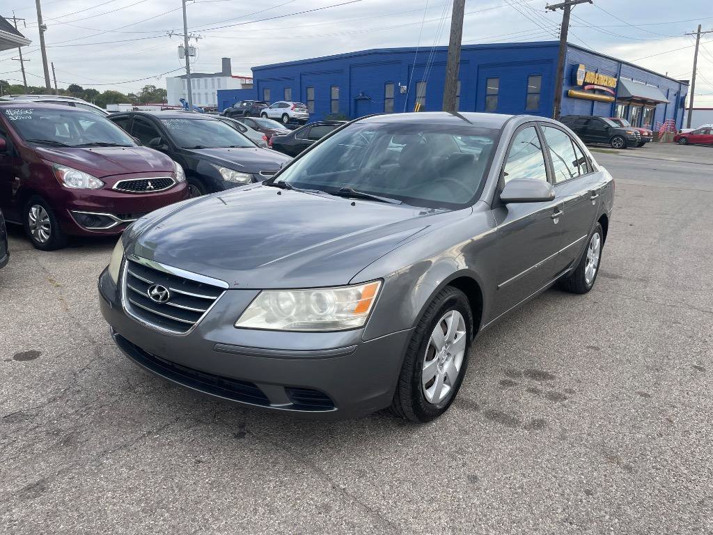 Used 2010 Hyundai Sonata GLS image 2