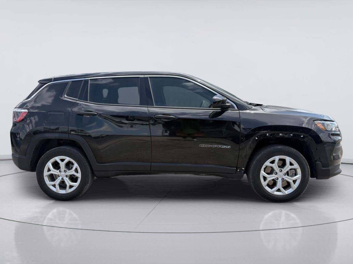 Used 2024 Jeep Compass Sport AWD/4WD image 2