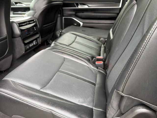 Used 2024 Jeep Wagoneer Series II w/ Flexible Seating Group AWD/4WD image 11