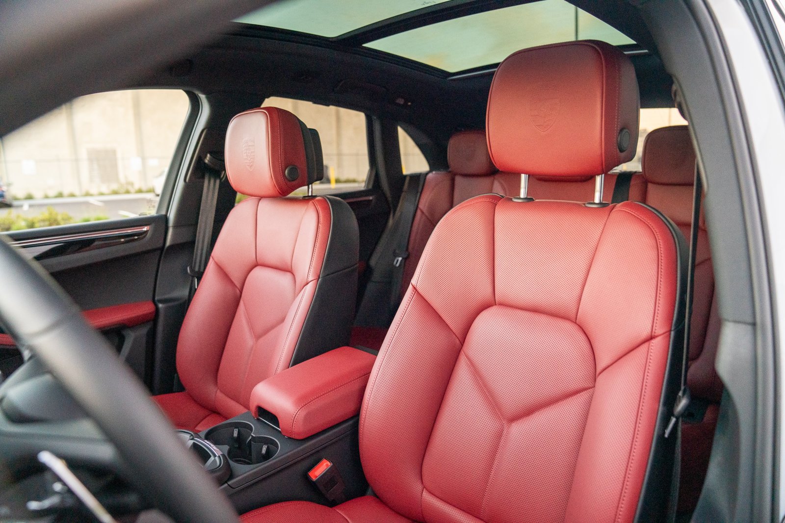 Certified 2026 Porsche Macan Turbo AWD/4WD image 5