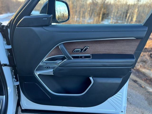 Used 2025 Land Rover Range Rover SE image 18