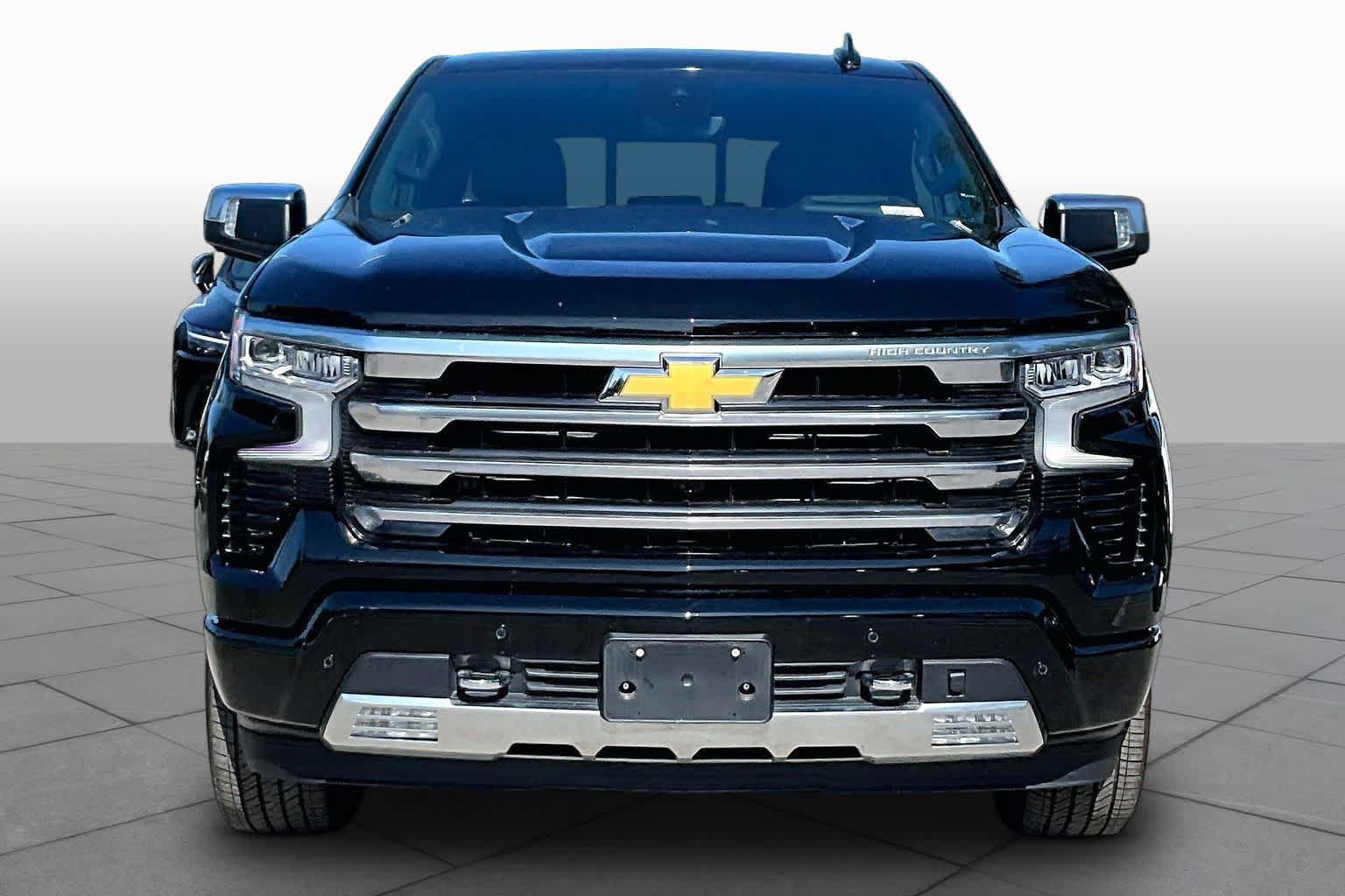 Used 2024 Chevrolet Silverado 1500 High Country w/ High Country Premium Package AWD/4WD image 4