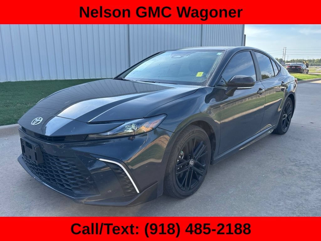 Used 2025 Toyota Camry SE w/ Convenience Package FWD image 1