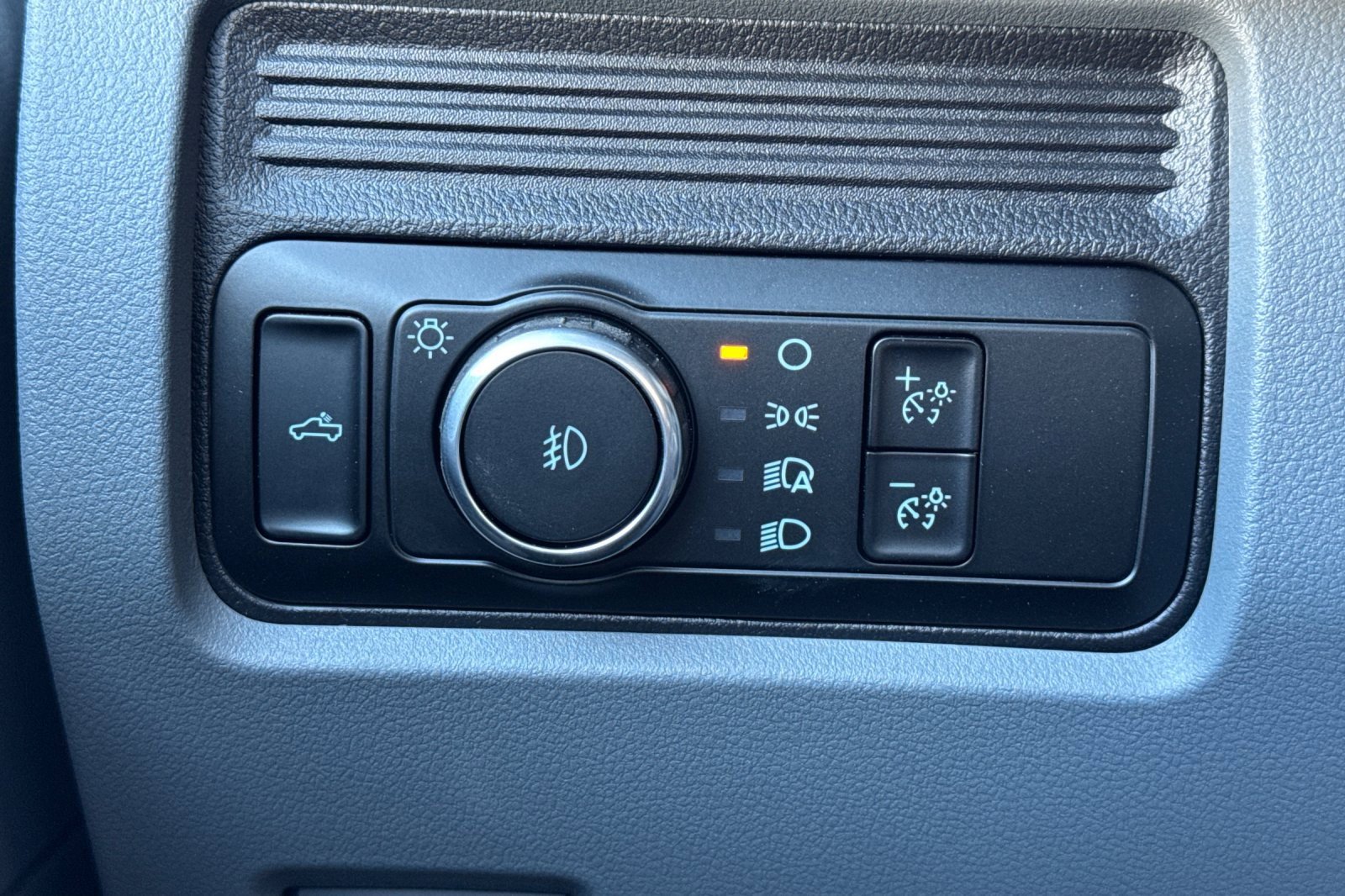 New 2025 Ford F250 XL w/ XL Chrome Package image 23