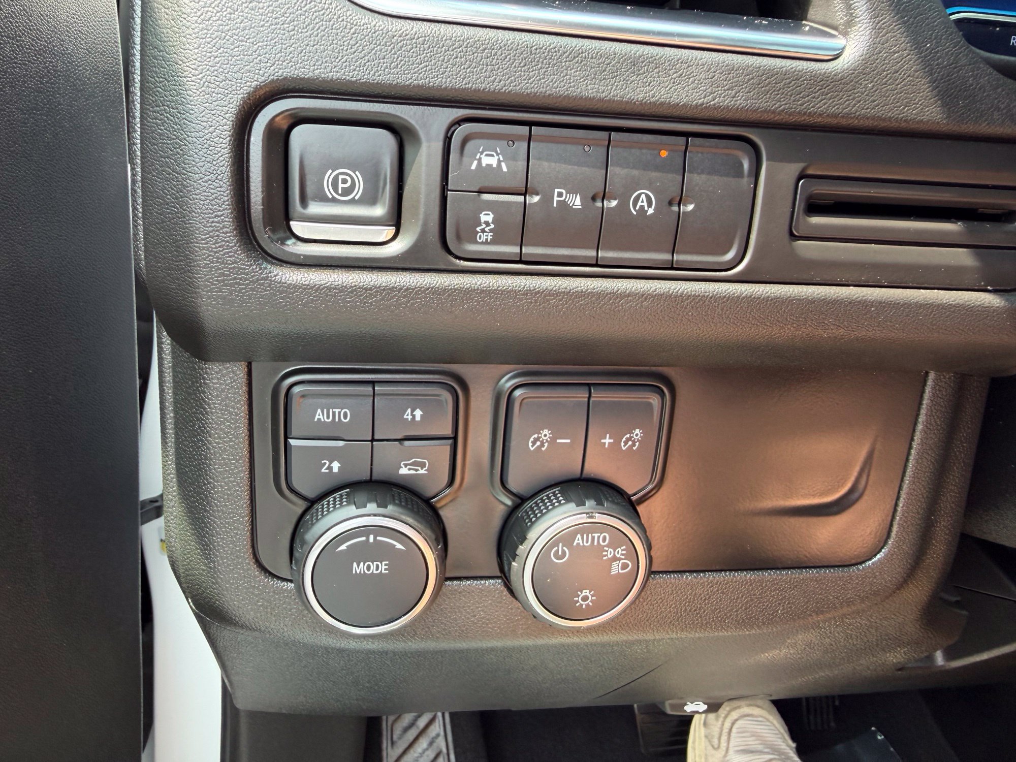Used 2024 Chevrolet Suburban LT AWD/4WD image 24