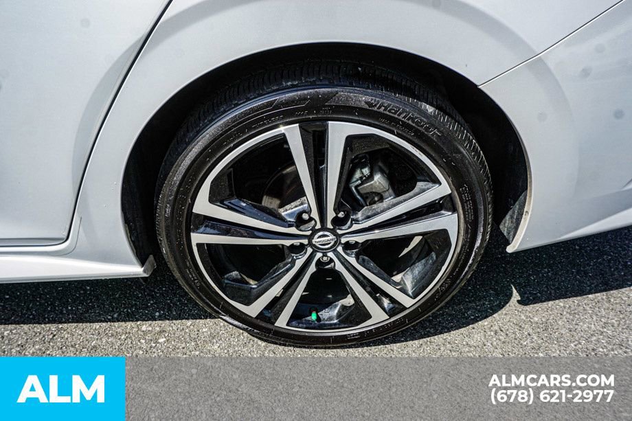 Used 2023 Nissan Sentra SR w/ SR Premium Package image 11