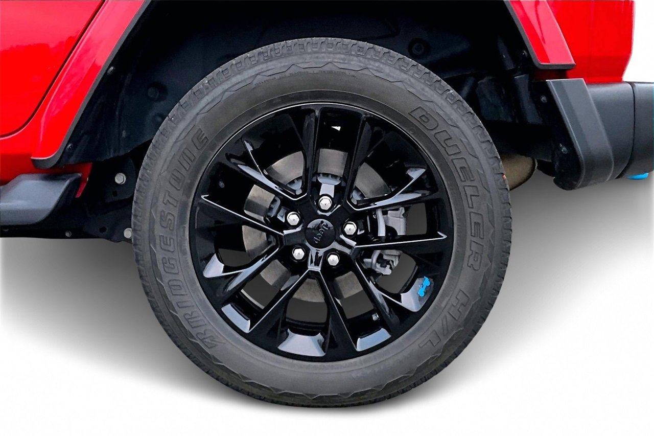 Used 2023 Jeep Wrangler Unlimited Sahara w/ Cold Weather Group image 33