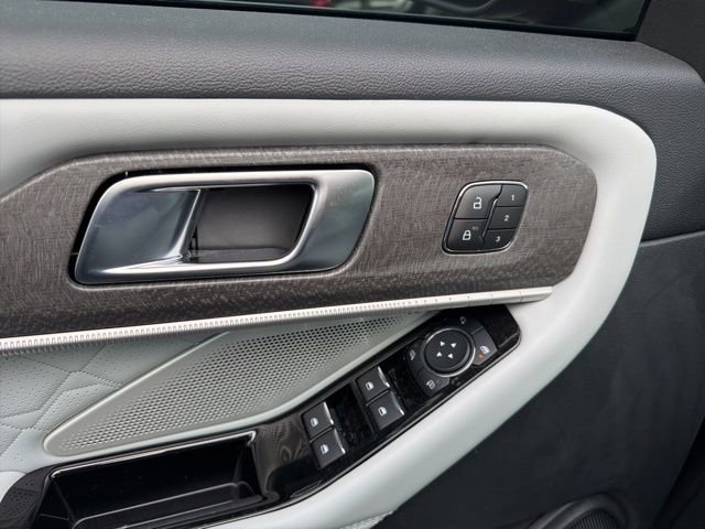 Used 2025 Ford Explorer Platinum w/ Ultimate Package image 6