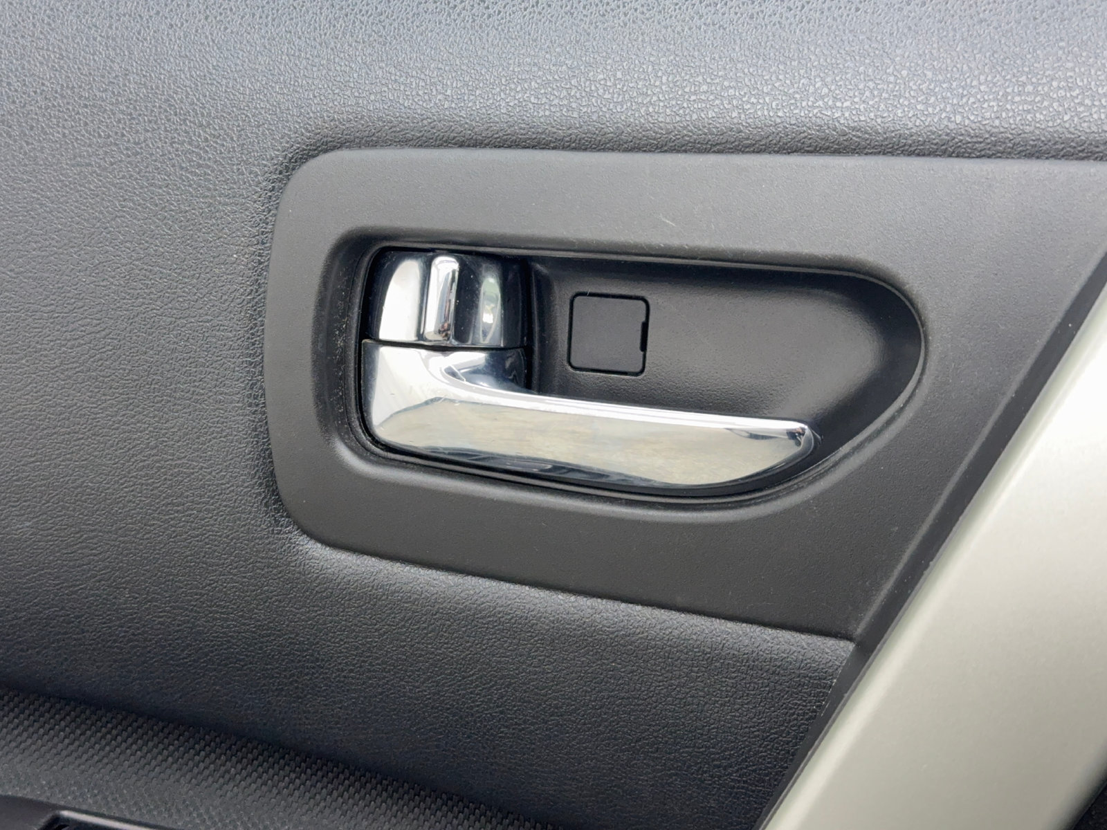 Used 2015 Nissan Rogue S FWD image 22