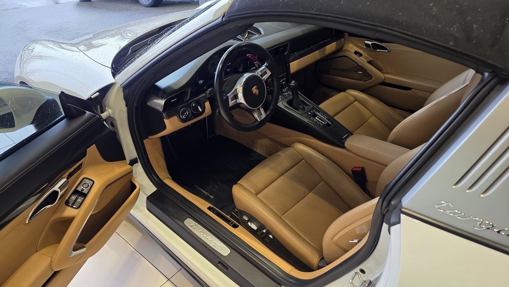 Used 2014 Porsche 911 Targa 4S image 15