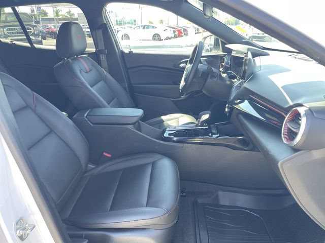Used 2025 Chevrolet Trax RS w/ Driver Confidence Package FWD image 26