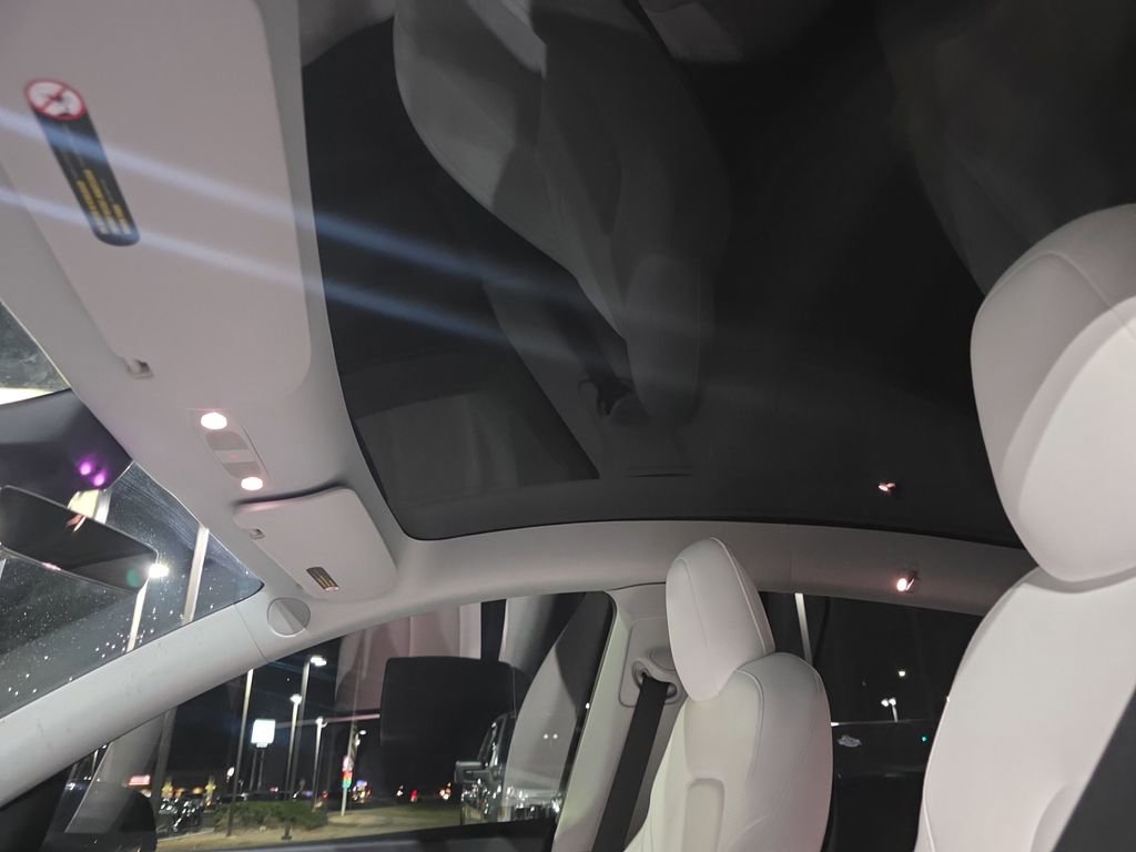 Used 2022 Tesla Model Y Performance image 21