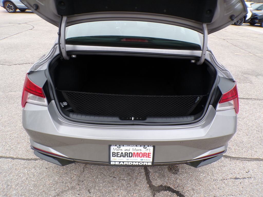 Certified 2023 Hyundai Elantra Limited w/ Cargo Package FWD image 7