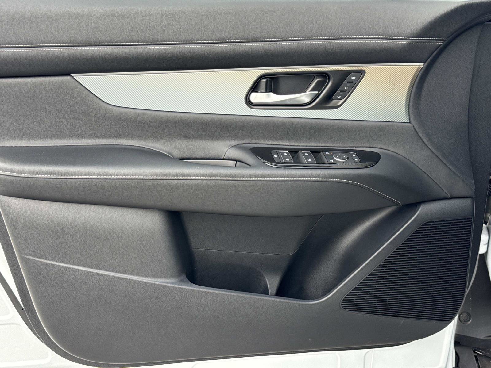 Used 2025 Nissan Murano SL image 17