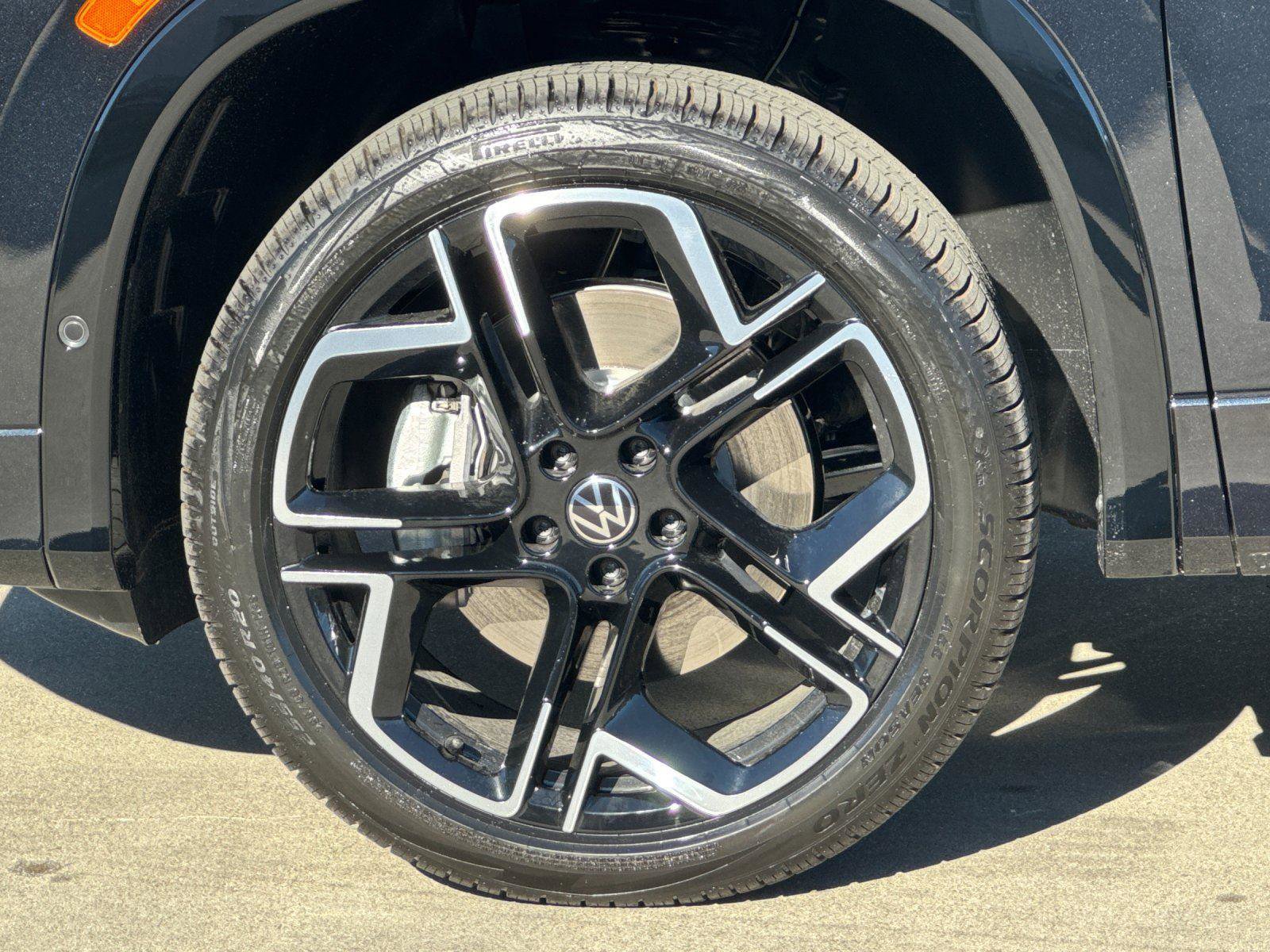 New 2026 Volkswagen Tiguan SEL R-Line image 25