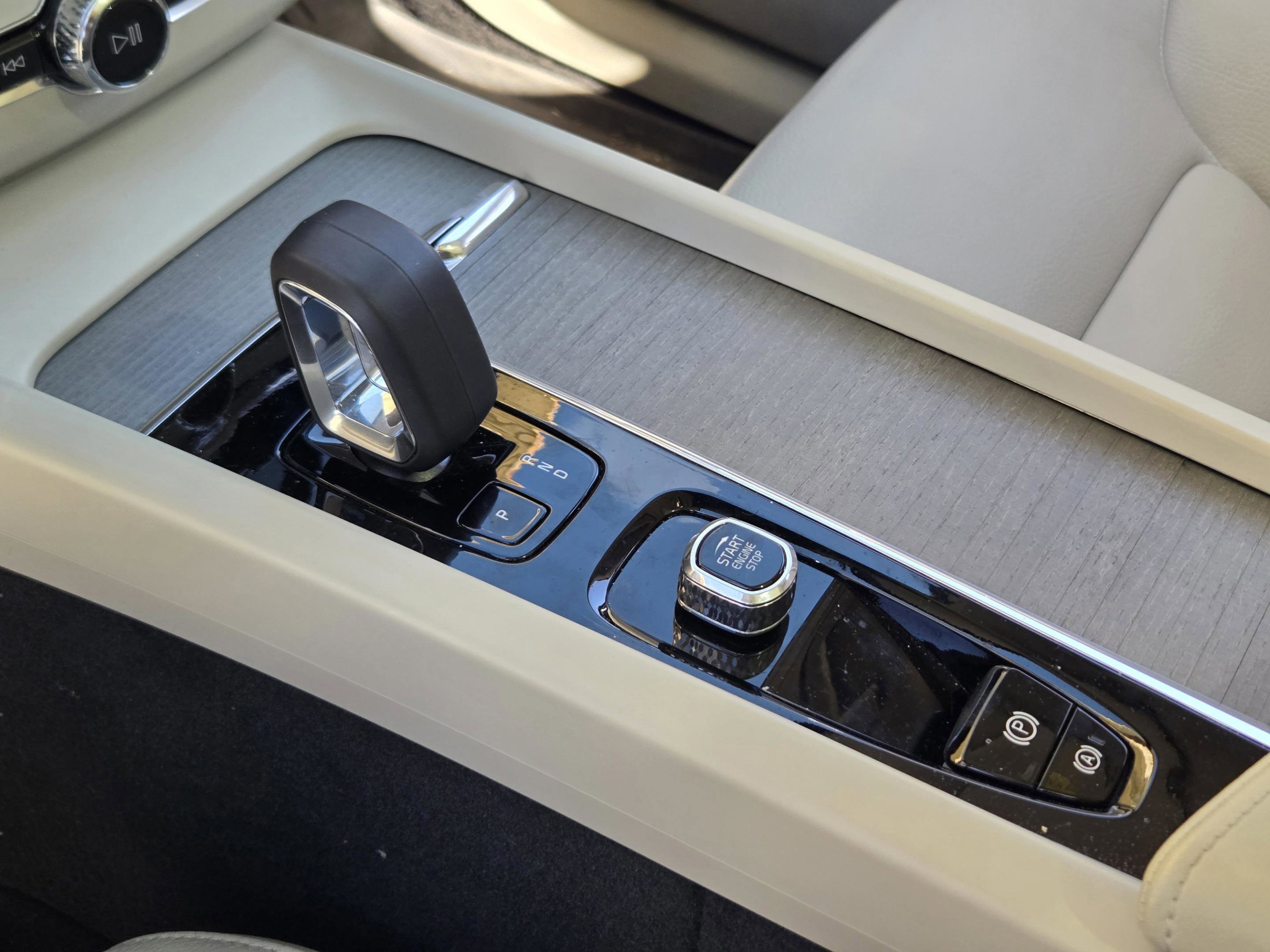 Used 2024 Volvo XC60 B5 Plus w/ Protection Package Premier image 27