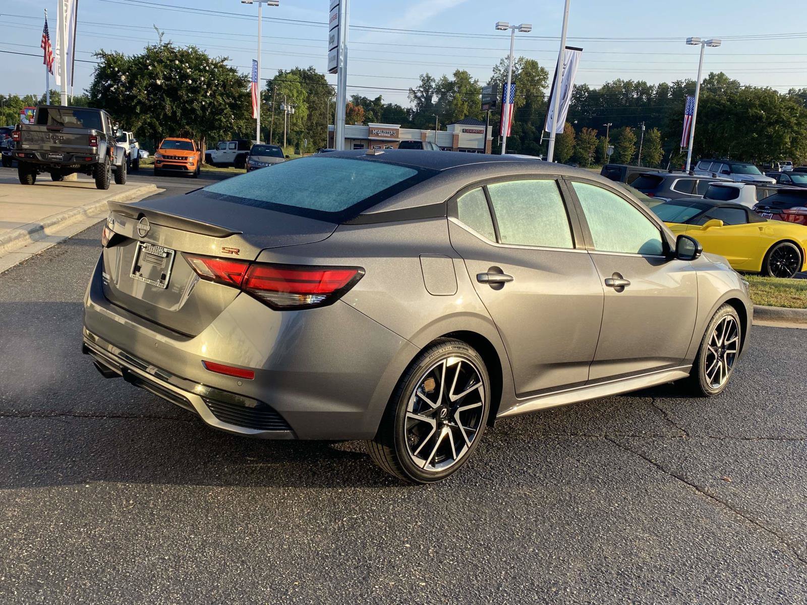 Used 2025 Nissan Sentra SR FWD image 9