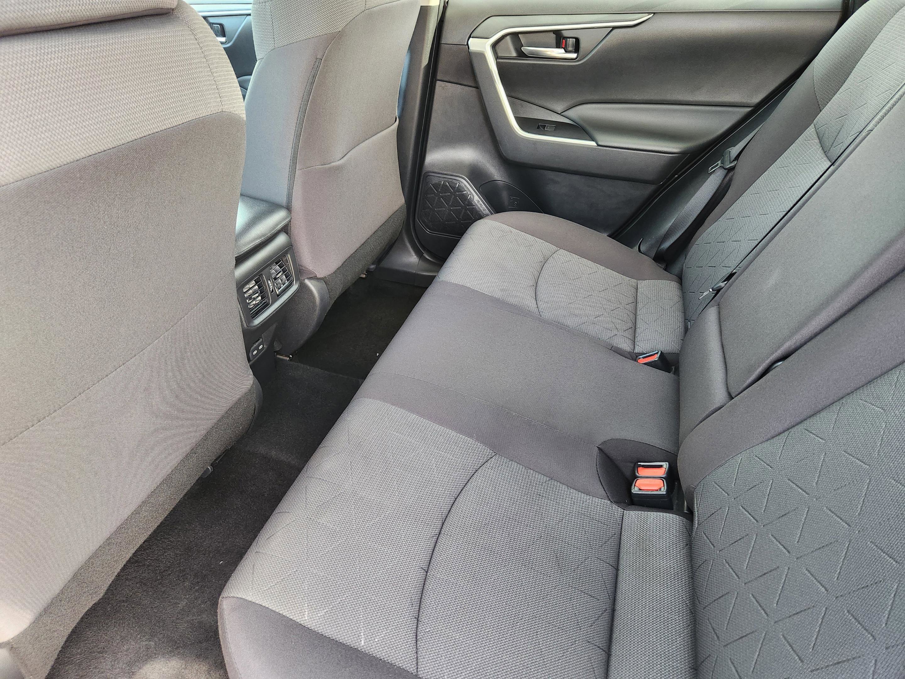 Used 2022 Toyota RAV4 XLE AWD/4WD image 30