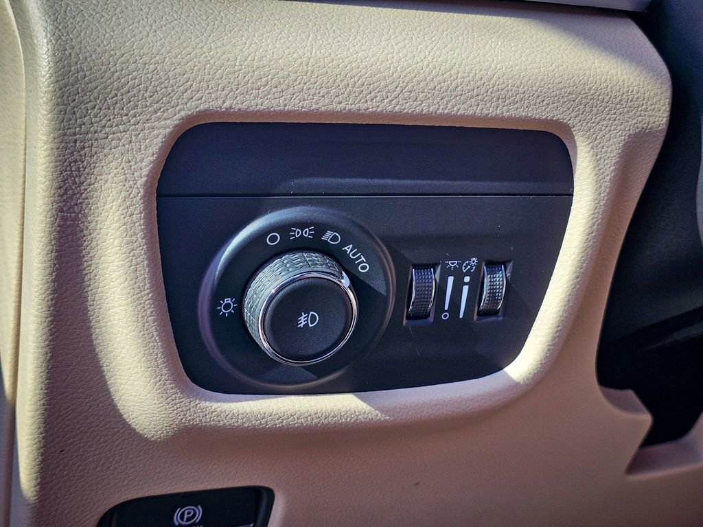 New 2026 Jeep Grand Cherokee Limited image 14