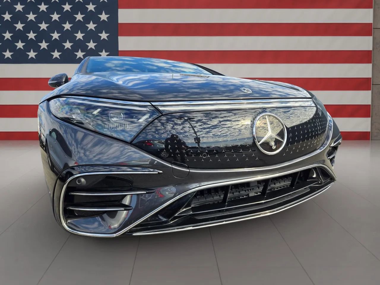 Used 2023 Mercedes-Benz EQS 580 4MATIC Sedan w/ Exclusive Trim Package image 16