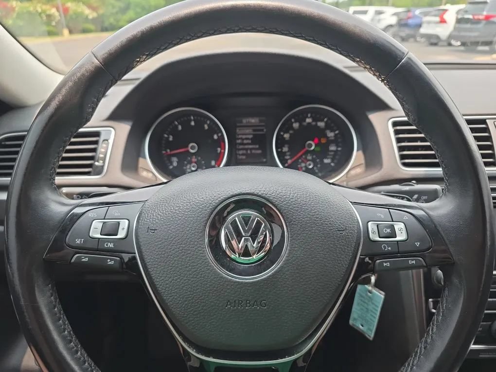 Used 2017 Volkswagen Passat 1.8T R-Line FWD image 17