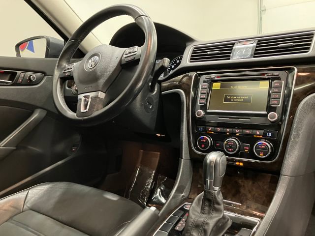 Used 2014 Volkswagen Passat TDI SEL Premium FWD image 49