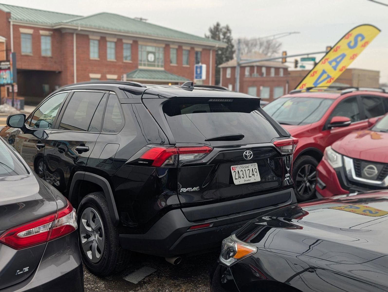 Used 2021 Toyota RAV4 LE image 15