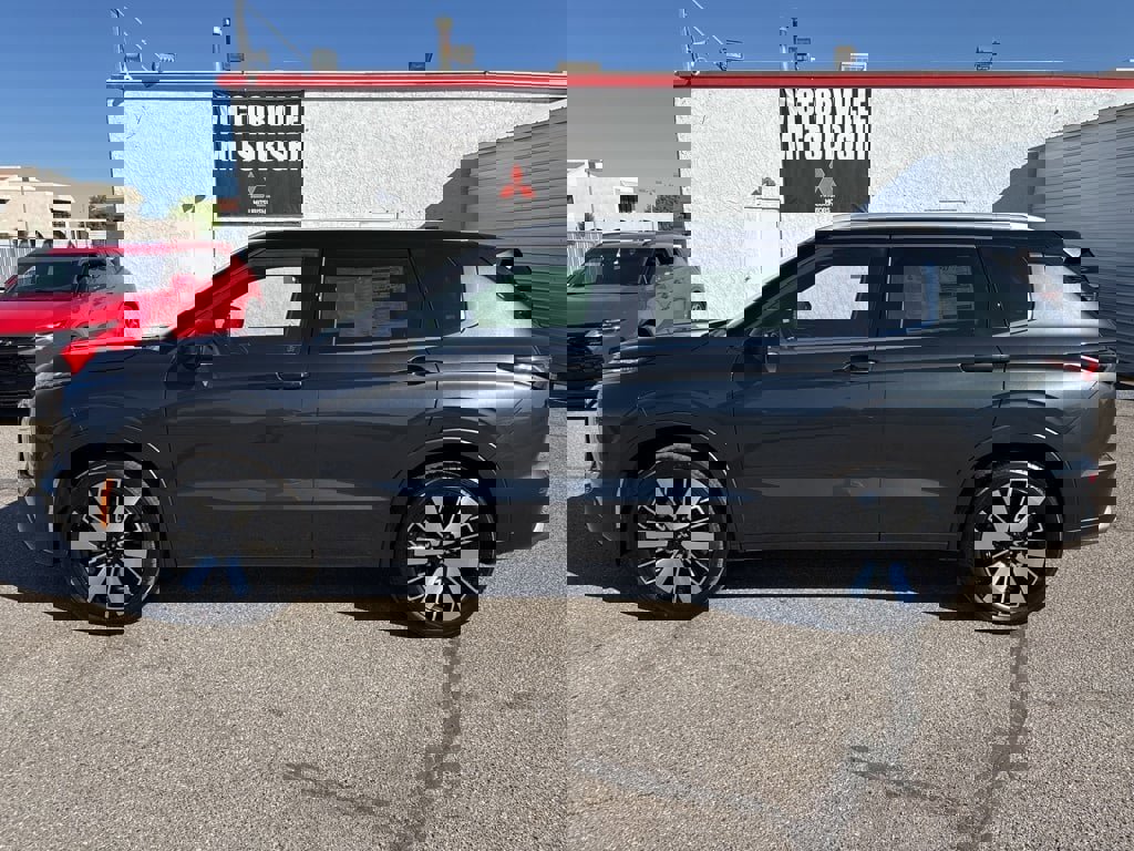 New 2025 Mitsubishi Outlander SEL image 4
