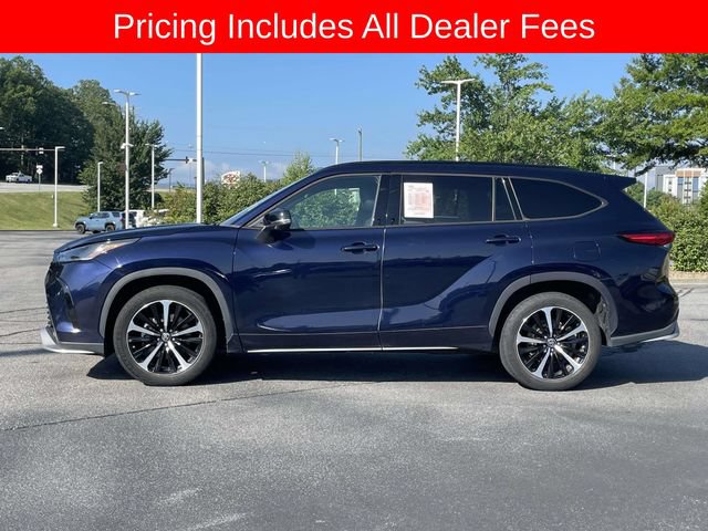 Used 2022 Toyota Highlander XSE AWD/4WD image 2