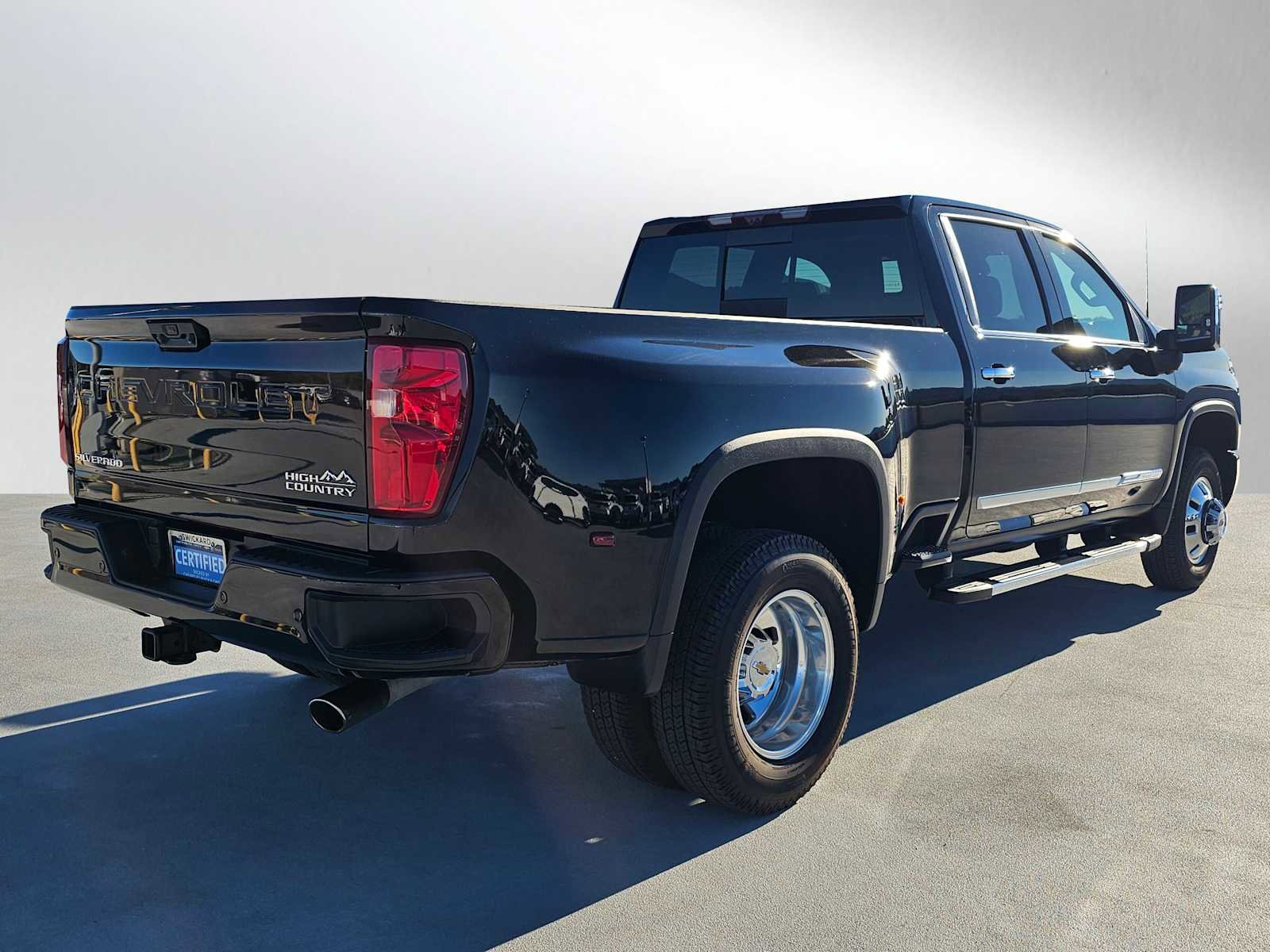 Used 2025 Chevrolet Silverado 3500 High Country w/ Technology Package image 3