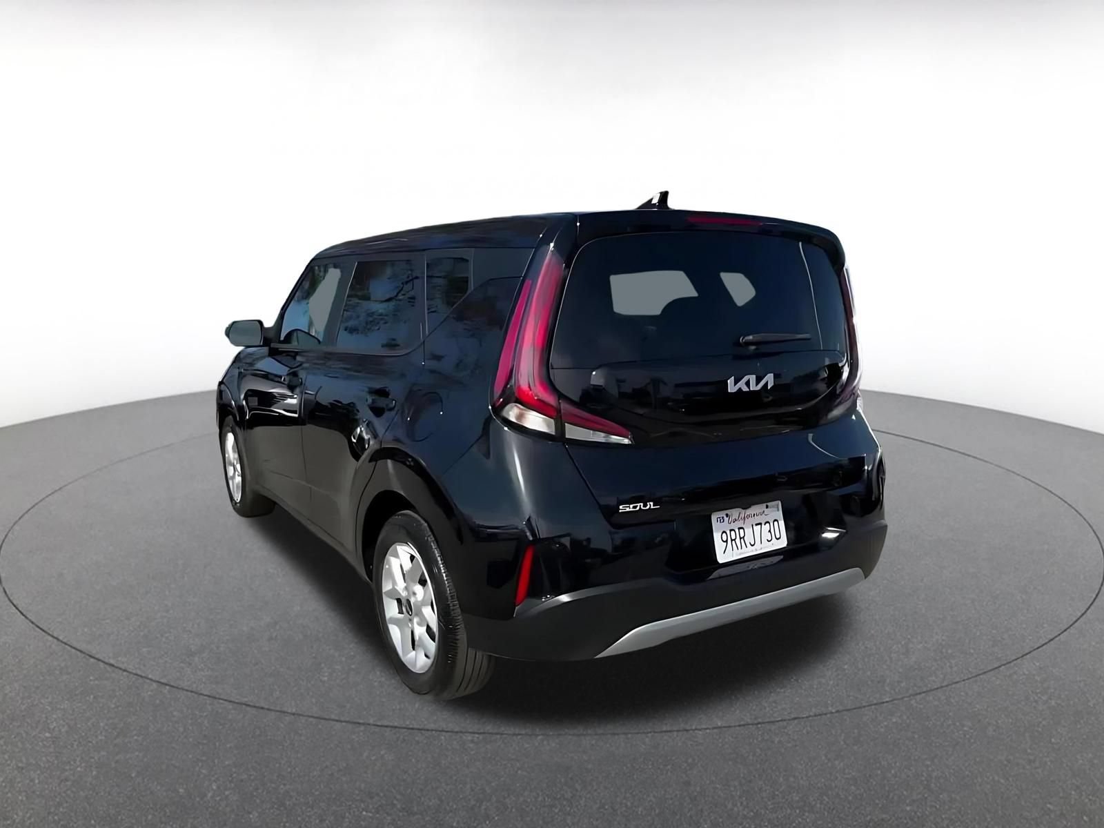 Used 2025 Kia Soul LX w/ LX Technology Package FWD image 11