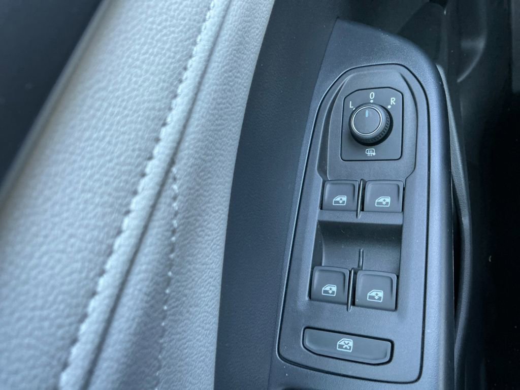 New 2025 Volkswagen Taos SEL image 22