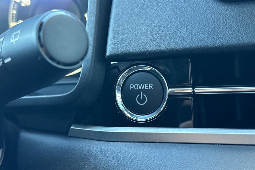 New 2025 Mitsubishi Outlander SE image 23